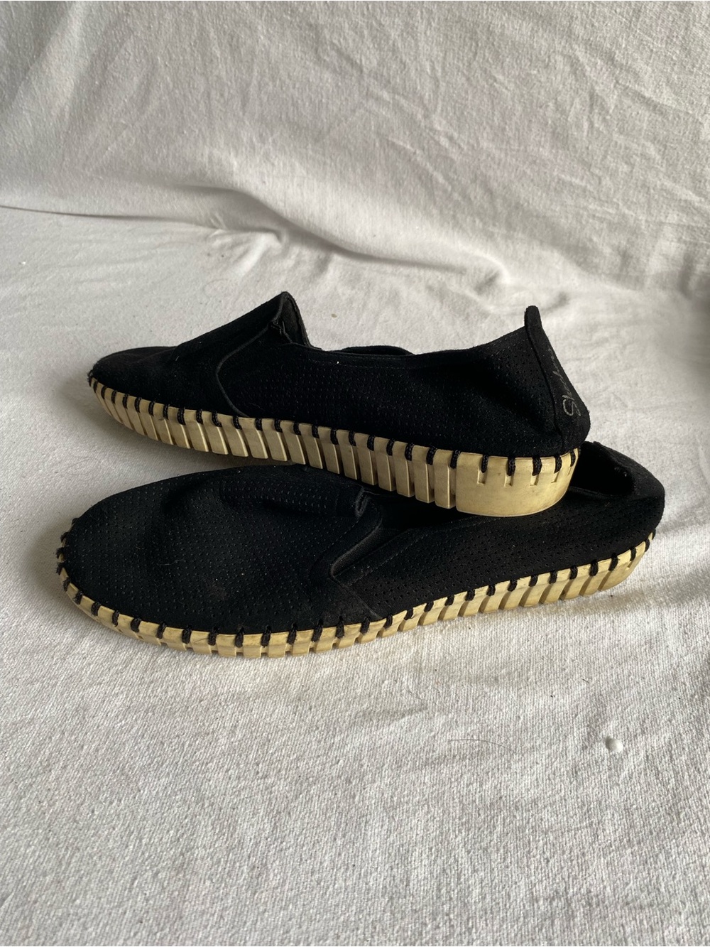 Skechers Shoes Women’s 9 Black Canvas Slip-On Mules with Contrast Tan Sole